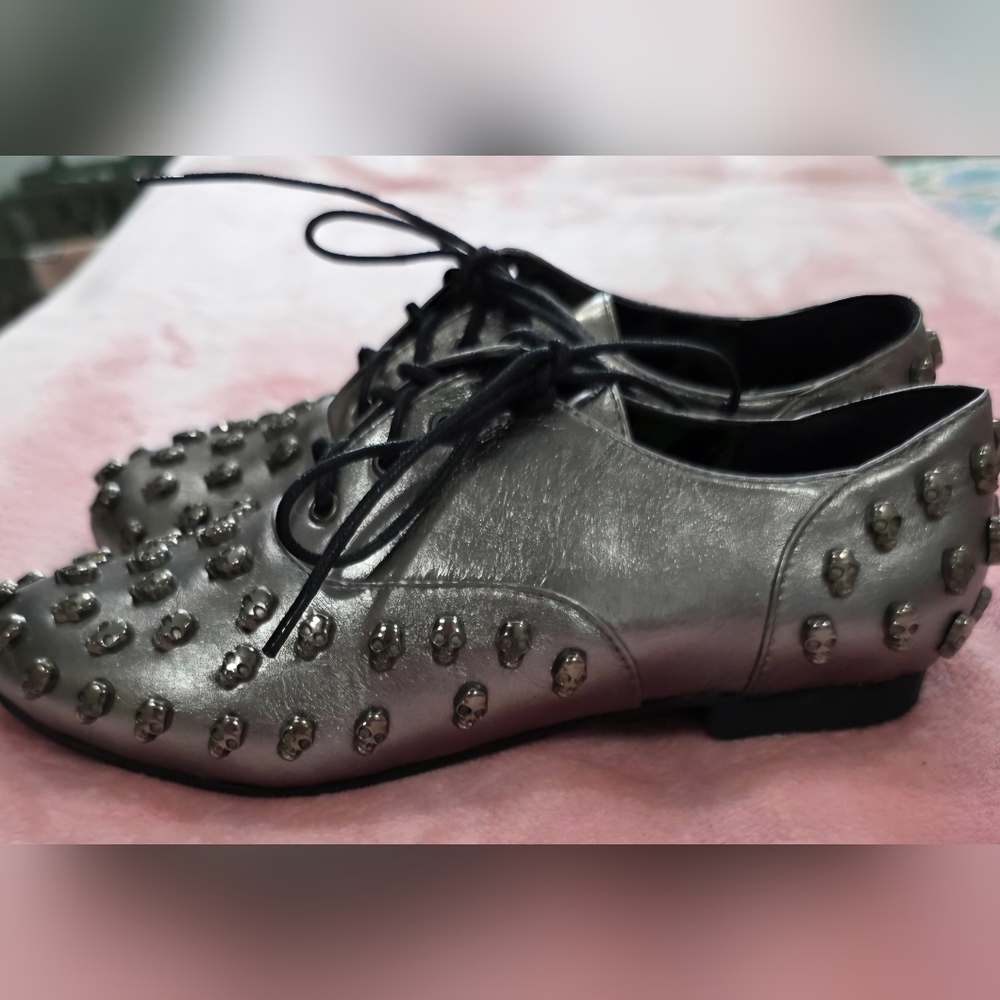 💀 Abbey Dawn Skull Shoes 💀 - Picture 3 of 8